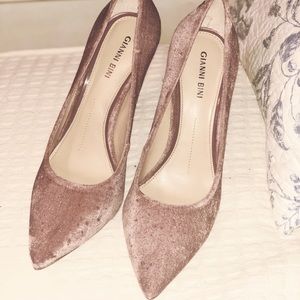 {Gianni Bini} pink velvet pumps